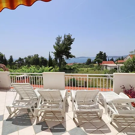 Michele-three Bedroom With Terrace Mandarin Apartment *