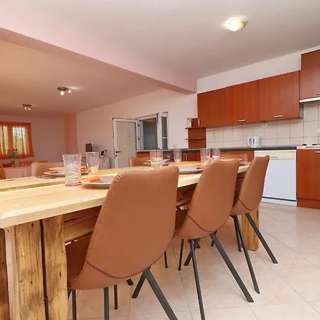 Apartment Michele-three Bedroom With Terrace Mandarin Orebic