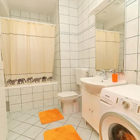 Michele-three Bedroom With Terrace Mandarin Apartment *
