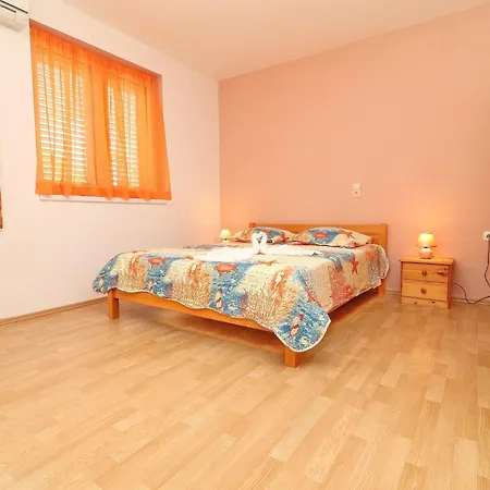 Apartment Michele-three Bedroom With Terrace Mandarin *