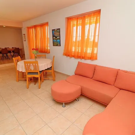 Michele-three Bedroom With Terrace Mandarin Apartment *